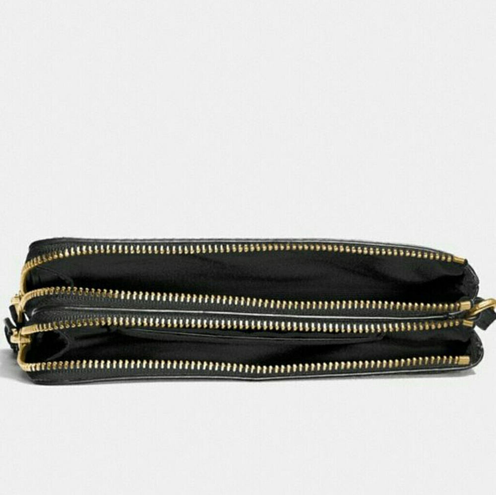 {SOLD}❤️COACH LEATHER DOUBLE ZIP WRISTLET ❤️❤️ - Picture 2 of 6